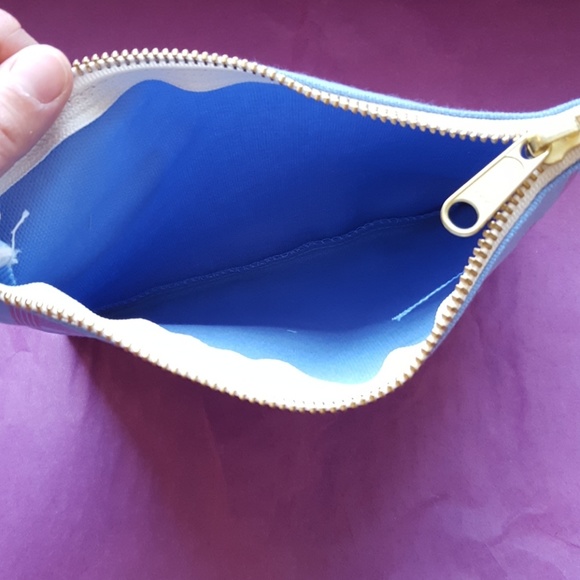 Embark on a New Adventure Flight001 bag - Picture 4 of 6